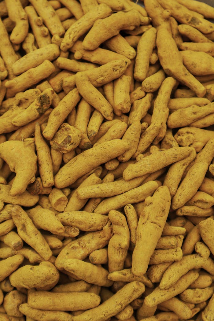 Close-up of organic turmeric roots in a Jaipur market, showcasing their natural texture.